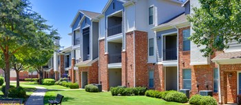2001 Holley Parkway 1-3 Beds Apartment for Rent - Photo Gallery 3