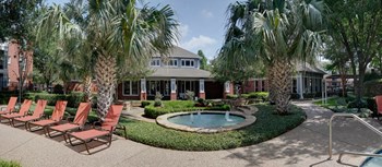 525 W. Westchester Parkway 1-3 Beds Apartment for Rent - Photo Gallery 2