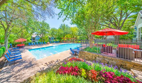 the swimming pool at the preserve at ballantyne commons apartments