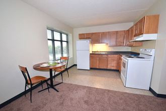 375 Lexington Parkway North Studio Apartment for Rent - Photo Gallery 1