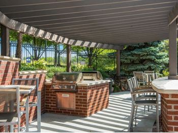 Outdoor Social Area with Grills at Cambridge Square Apartments, Overland Park, KS 66211
