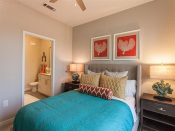 Spacious Bedroom With Bathroom at Spyglass Seaside, Charleston, 29412