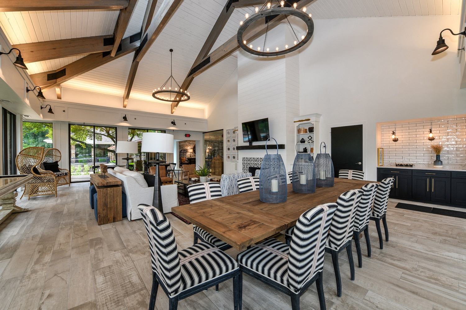 Clubhouse gathering area and kitchenette at 15Seventy, Chesterfield, MO 63017