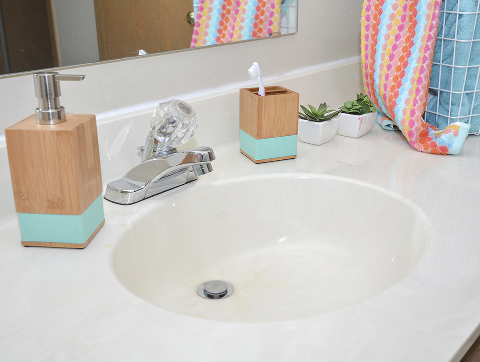 Spacious Counter-Tops in Bathrooms