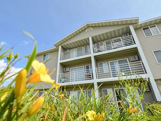 Wyndemere Apartment Homes with Exterior Patios or Balconies