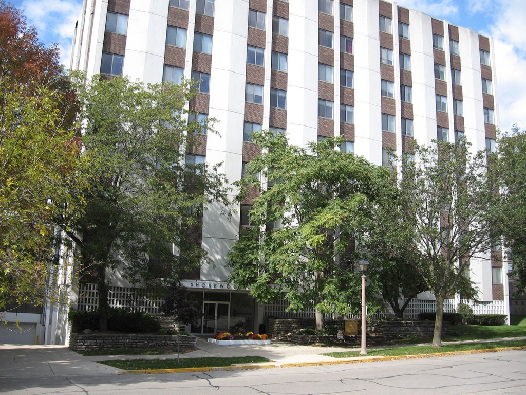 the building in which the hotel is located