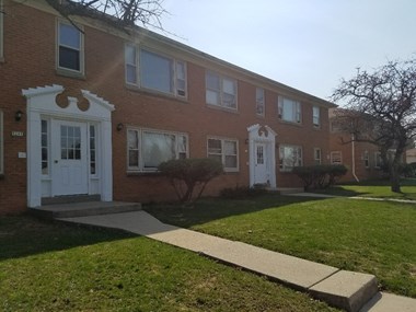 5201-5219 W. Howard Avenue 2 Beds Apartment for Rent