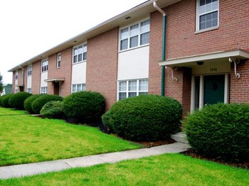 1821 Kenny Road Apt. E 1 Bed Apartment for Rent - Photo Gallery 3