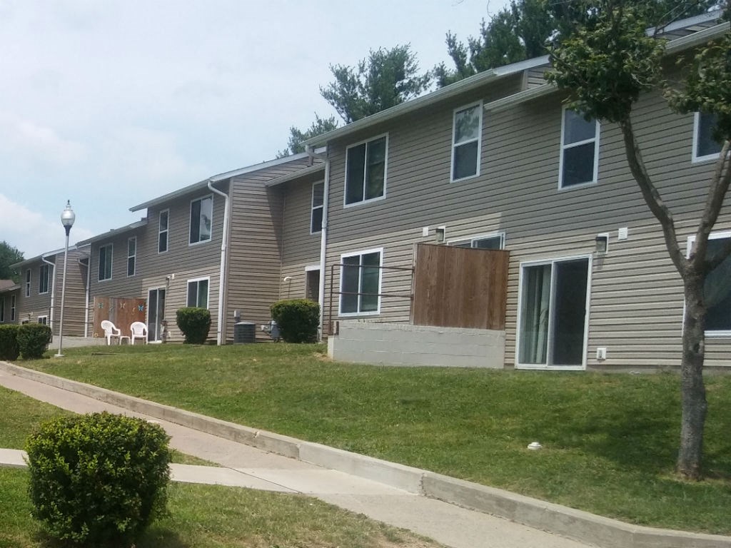 a row of town homes with boarded up windows
