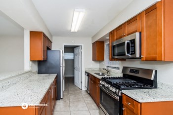 1011 Noreen Blvd 3 Beds House for Rent - Photo Gallery 6