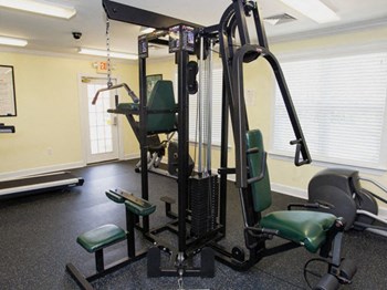 Fitness center at Frontier Ridge Apartments