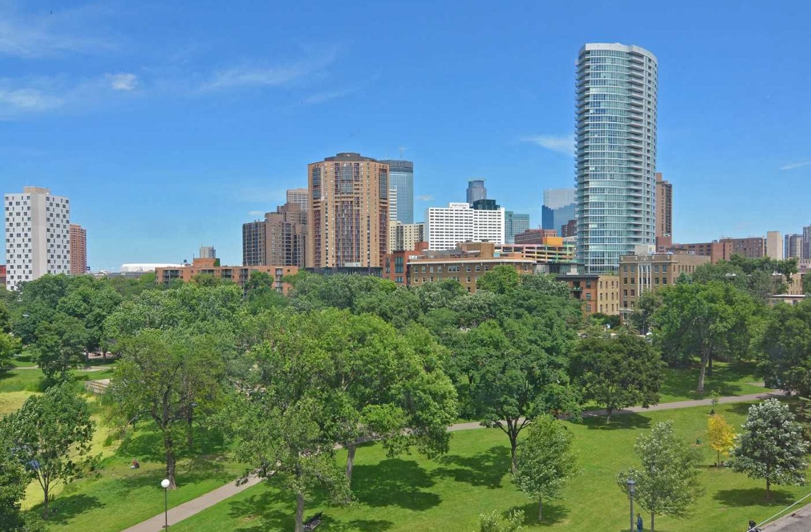 215 Oak Grove Apartments in Minneapolis, MN