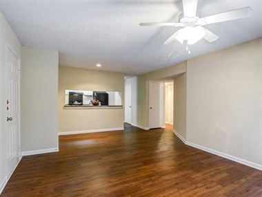 6873 Peachtree Dunwoody Rd 1 Bed Apartment for Rent