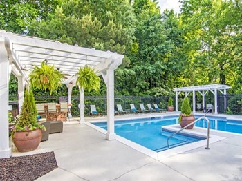 7200 Peachtree Dunwoody Rd 1-3 Beds Apartment for Rent - Photo Gallery 3