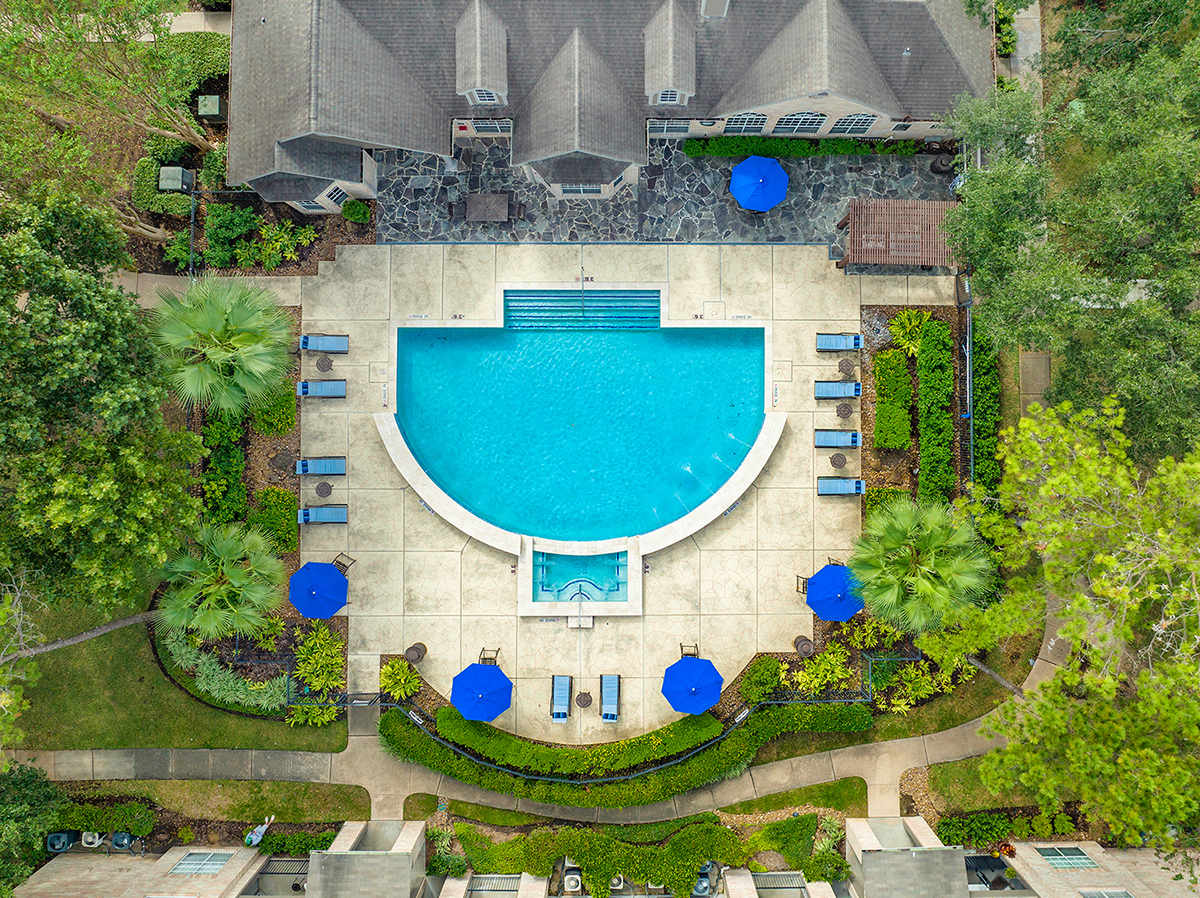 a birds eye view of the pool at the resort