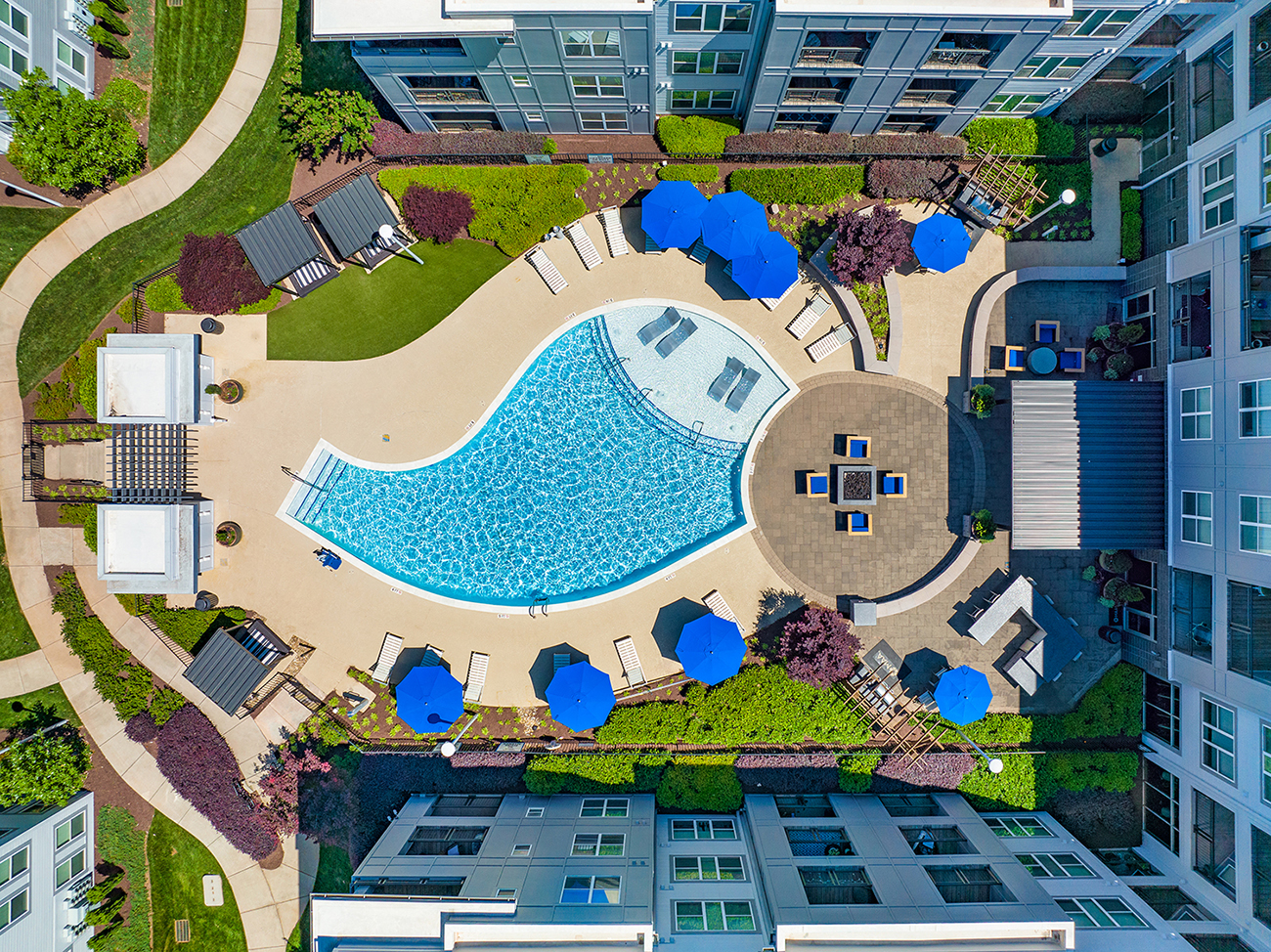 an overhead view of a swimming pool in an apartment complex