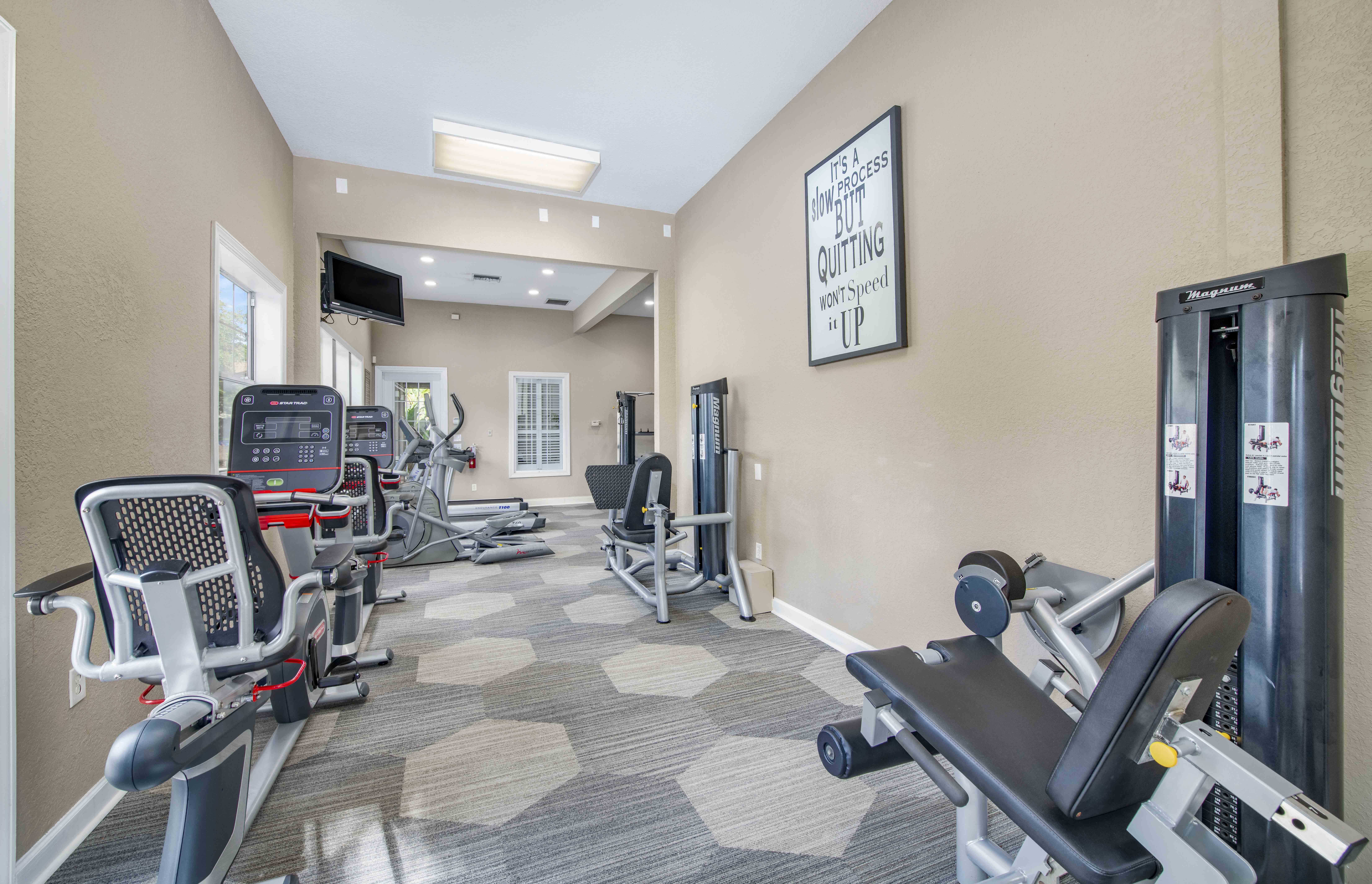 the gym at the landing at pullman apartments in pullman
