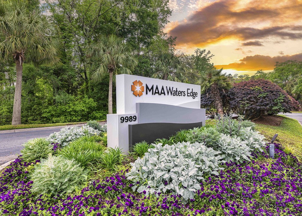 a sign for the wiener light sign in a garden