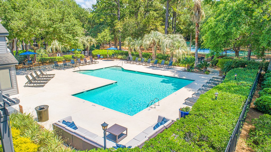 a swimming pool at the resort at longboat key club