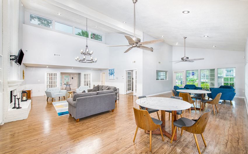 MAA Mandarin Lakes Apartments, 11001 Old St. Augustine Rd