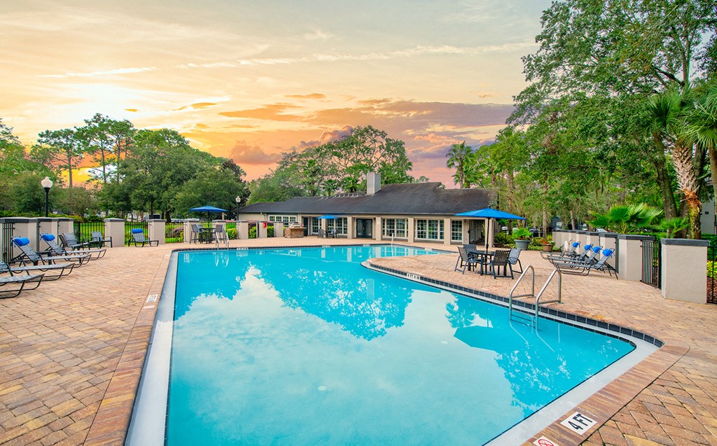 the pool at the resort at longboat key club