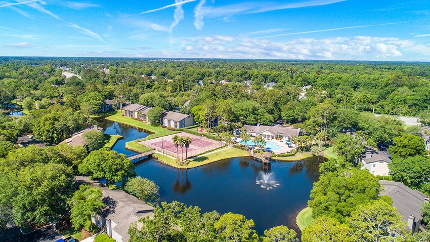 an aerial view of a body of water with houses and a fountain