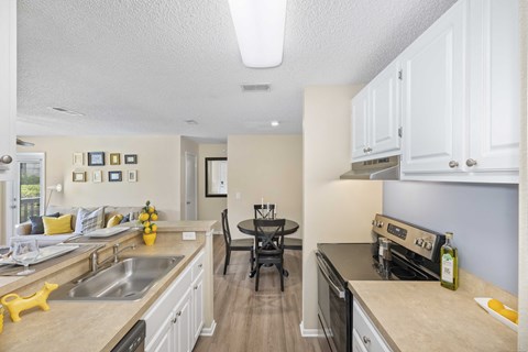 the preserve at ballantyne commons apartments kitchen and dining room