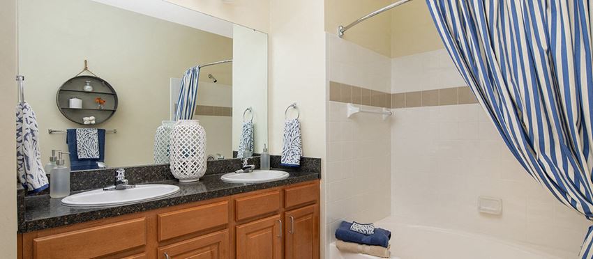 Colonial Grand At Godley Lake