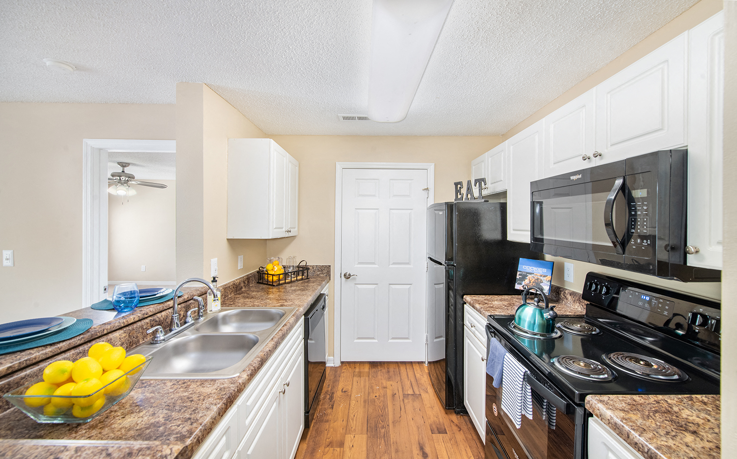 the preserve at ballantyne commons apartment kitchen