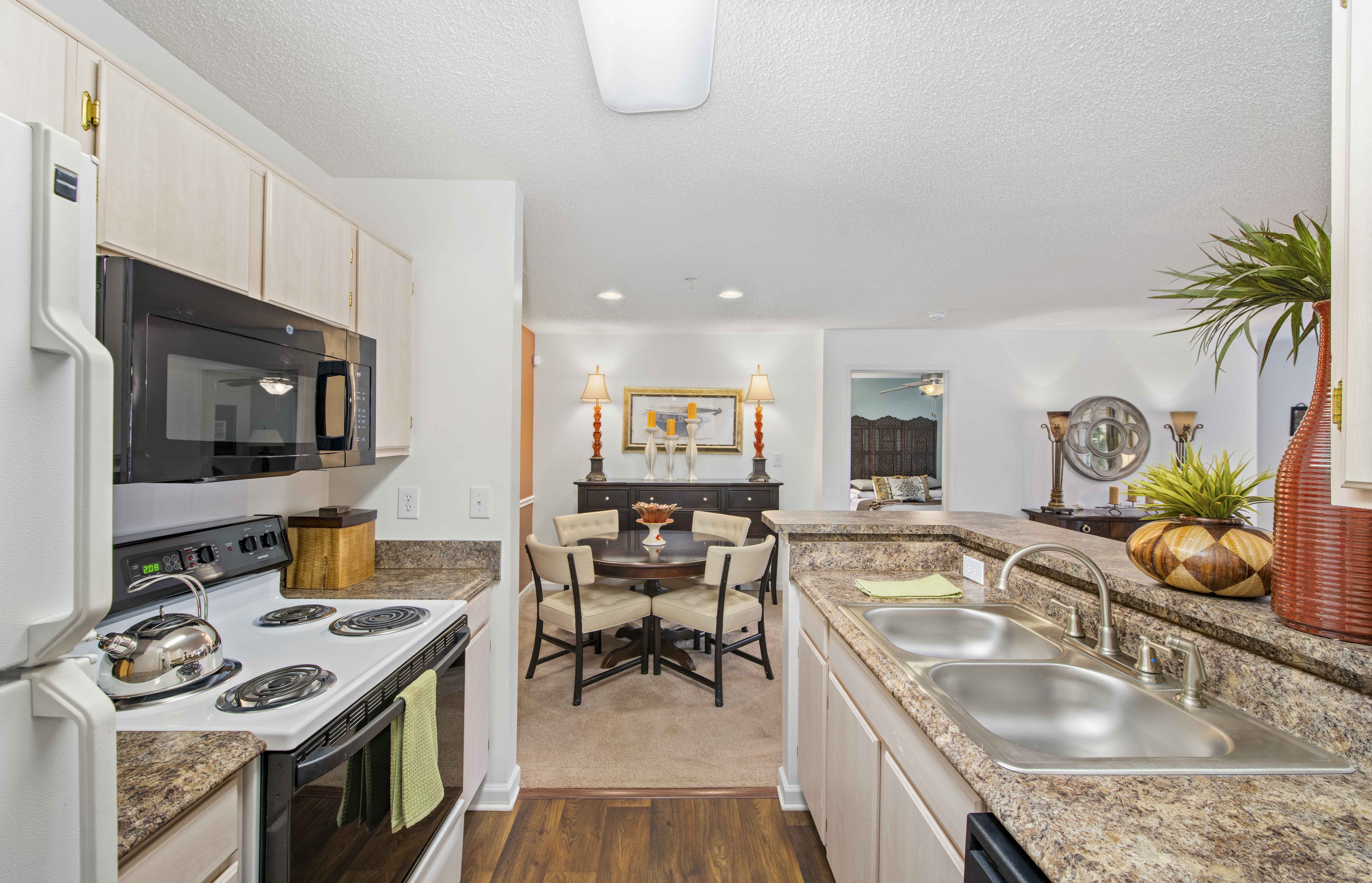 the preserve at ballantyne commons kitchen and dining room