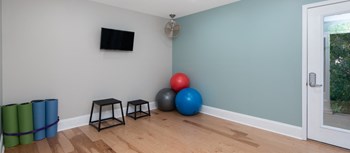 7601 Holliswood Court 1-3 Beds Apartment for Rent - Photo Gallery 6