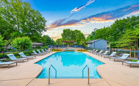 the pool at the preserve at ballantyne commons apartments