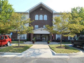 Leasing office exterior - Photo Gallery 3