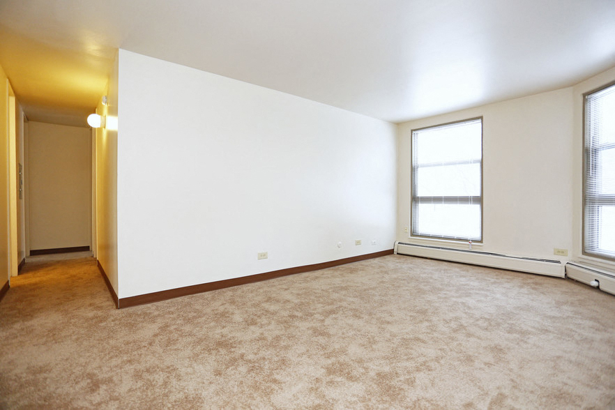 Apartment Living Area at 4700 Lake Park Apartments