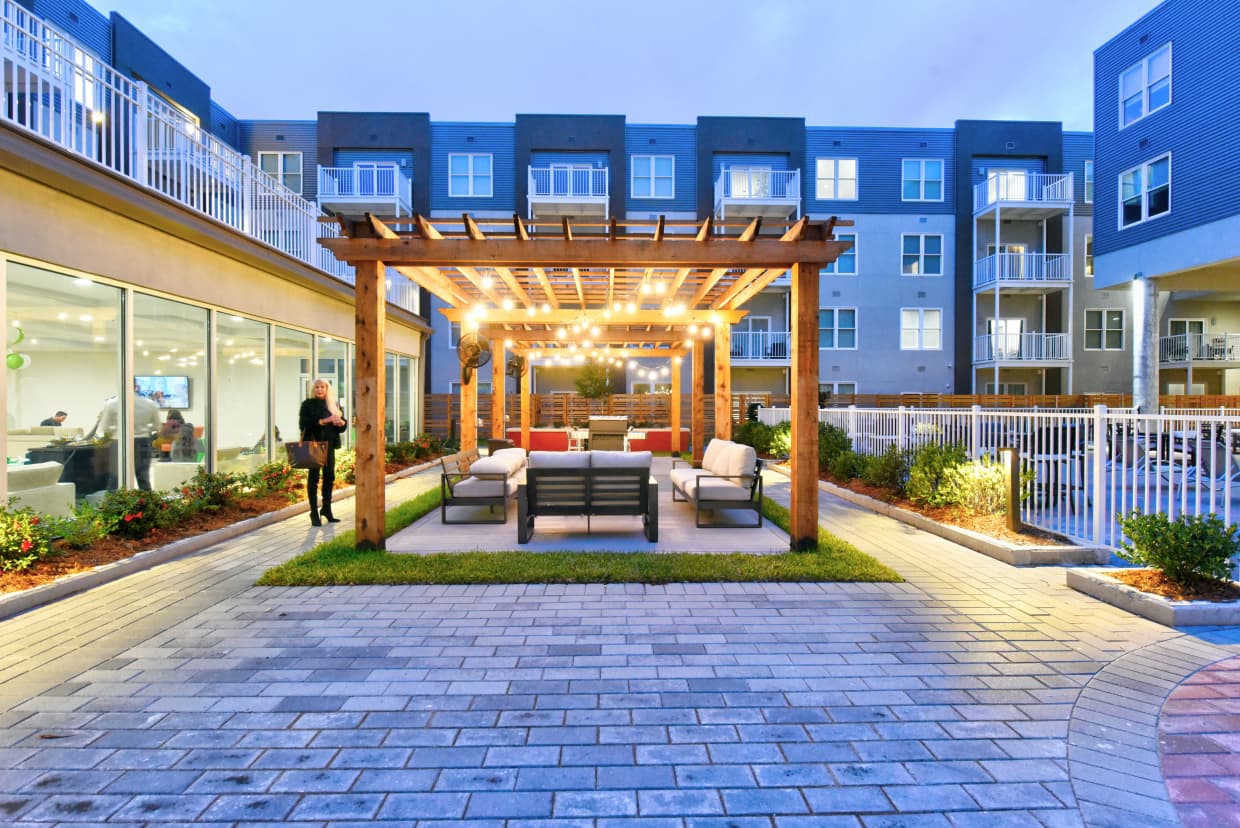 Parkway Apartments New Orleans Courtyard at Night