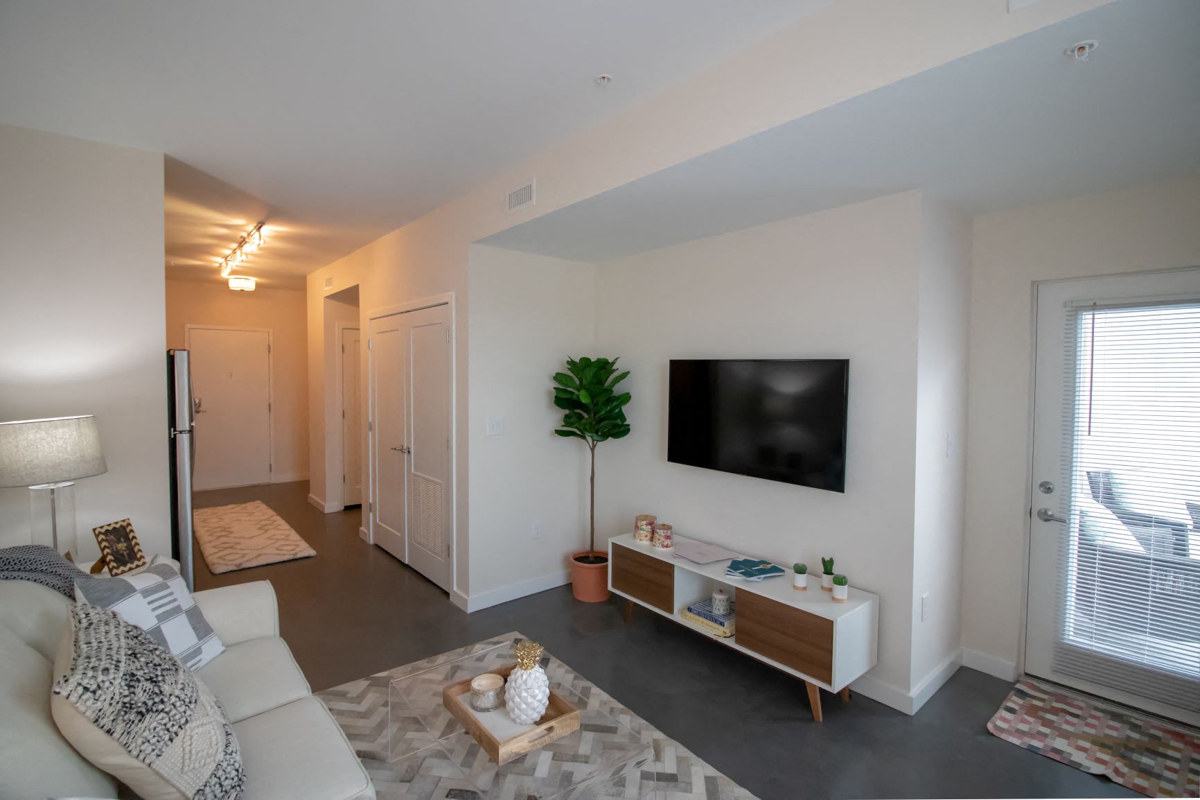 Enjoy concrete floors in all 2nd floor apartments, wood-look plank flooring on floors 3-5.