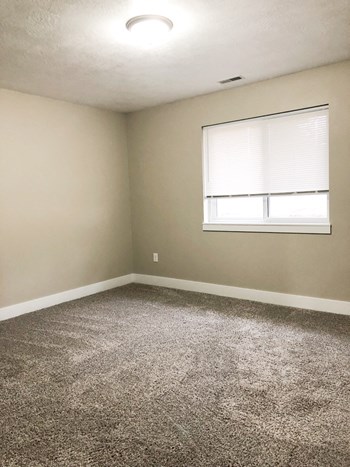 207 W 12th Street 2-3 Beds Apartment for Rent - Photo Gallery 6