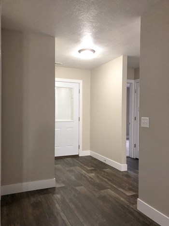 207 W 12th Street 2-3 Beds Apartment for Rent - Photo Gallery 2
