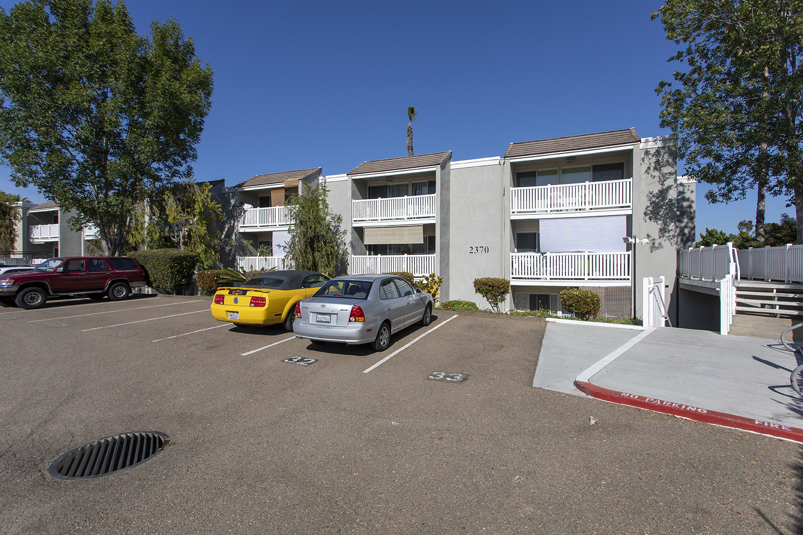 2380 Building view from parking lot