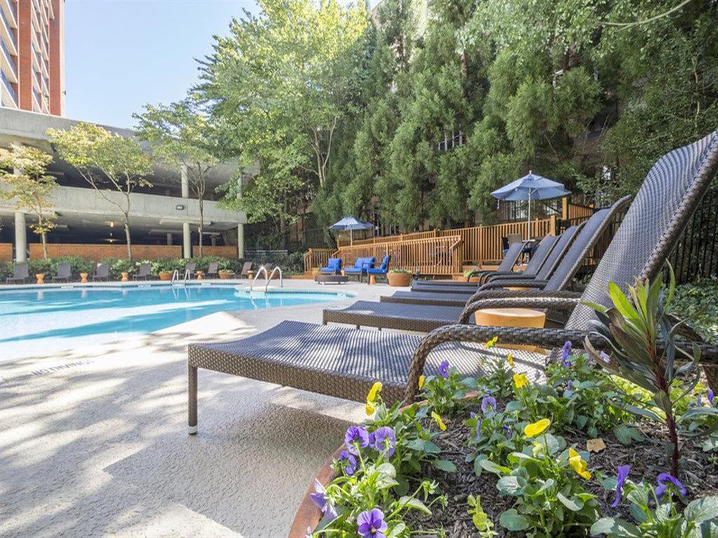 2460 Peachtree at Peachtree Battle Apartments in Atlanta, GA