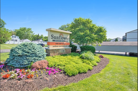 Sunflower Apartments 3114 Byron Center Sw Wyoming Mi Rentcafe