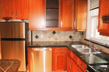 20 Maplewood Ave. 1 Bed Apartment for Rent - Photo Gallery 4