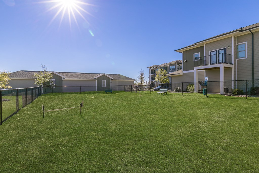 the preserve at ballantyne commons yard and apartment buildings