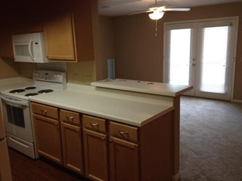 501 Fairways Drive 1-3 Beds Apartment for Rent - Photo Gallery 2