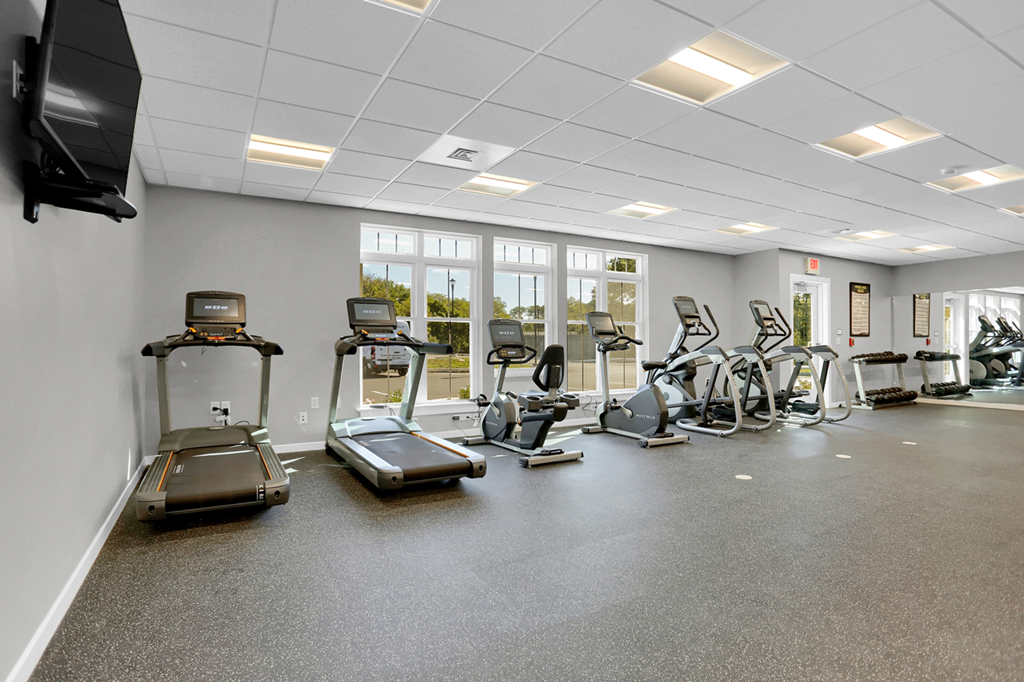 Apartments with a fitness center in Mechanicsburg Fitness Center Mechanicsburg Apartments | Oakwood Hills