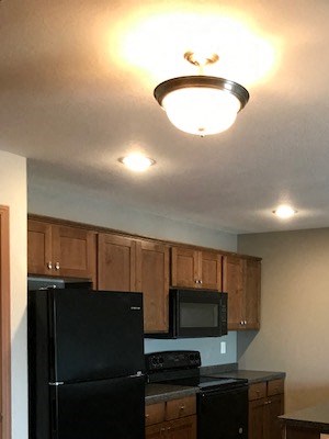 Kitchen Kitchen with dark cupboards and island - Photo Gallery 6