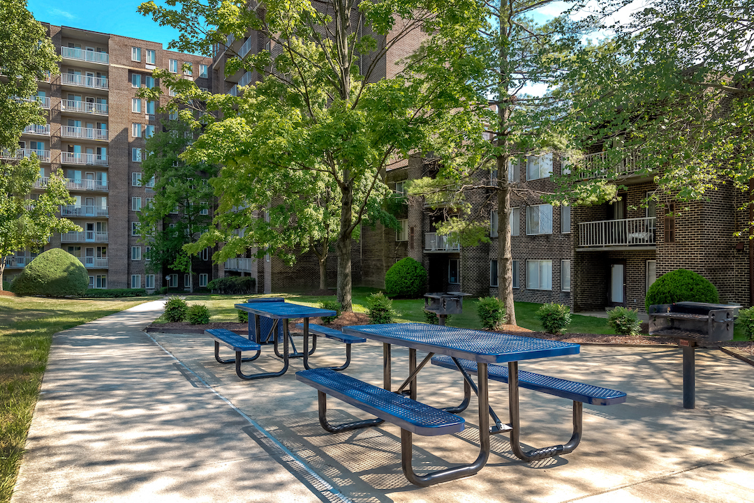 Middletowne blue outdoor picnic tables