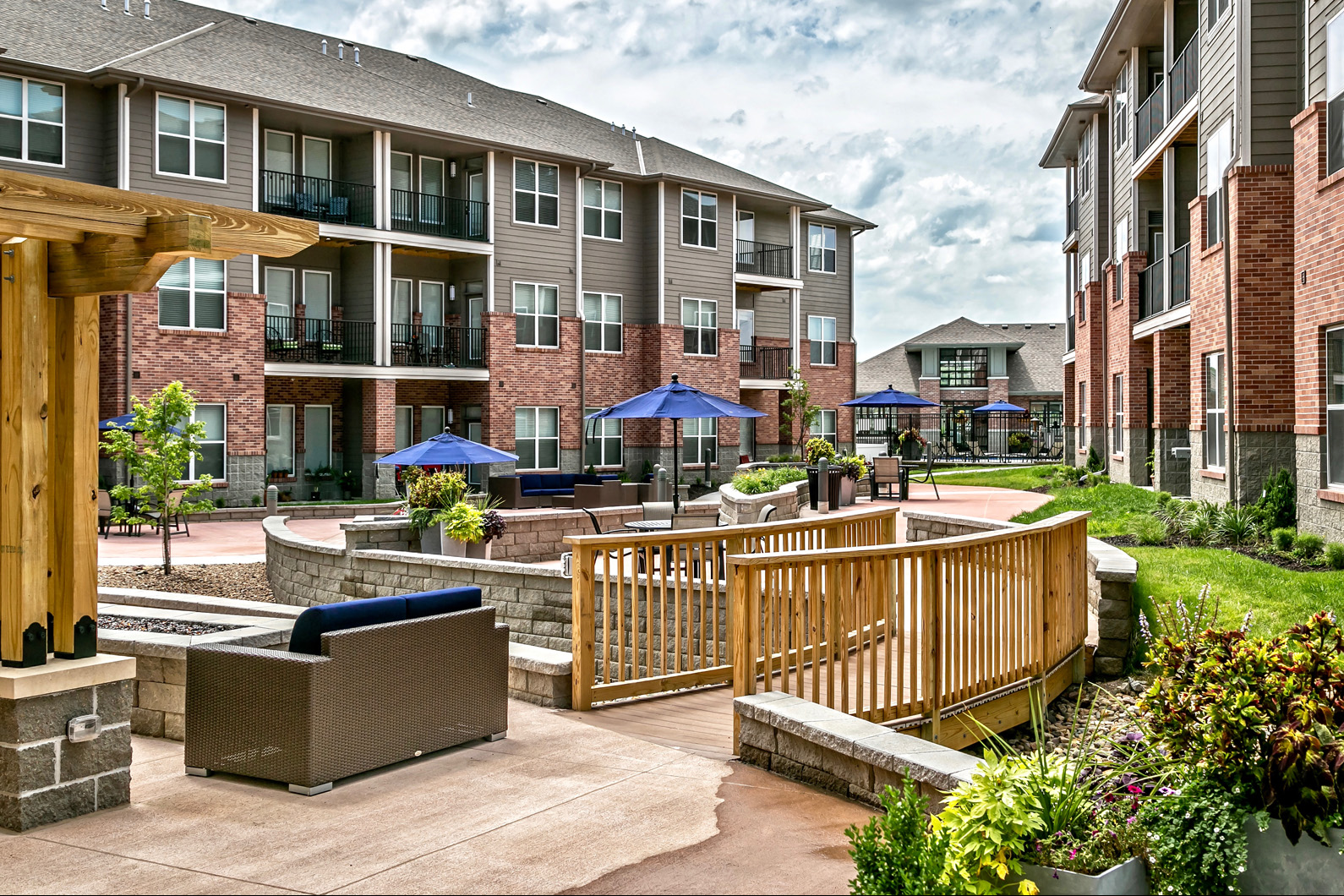 Courtyard at The Apartments at Lux 96 in Papillion, NE