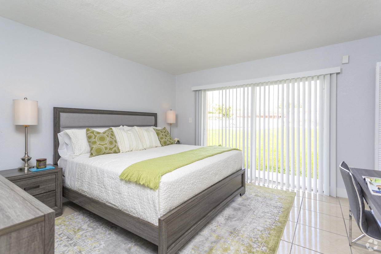 Photos And Video Of Crystal Lake Apartments In Miami Gardens Fl