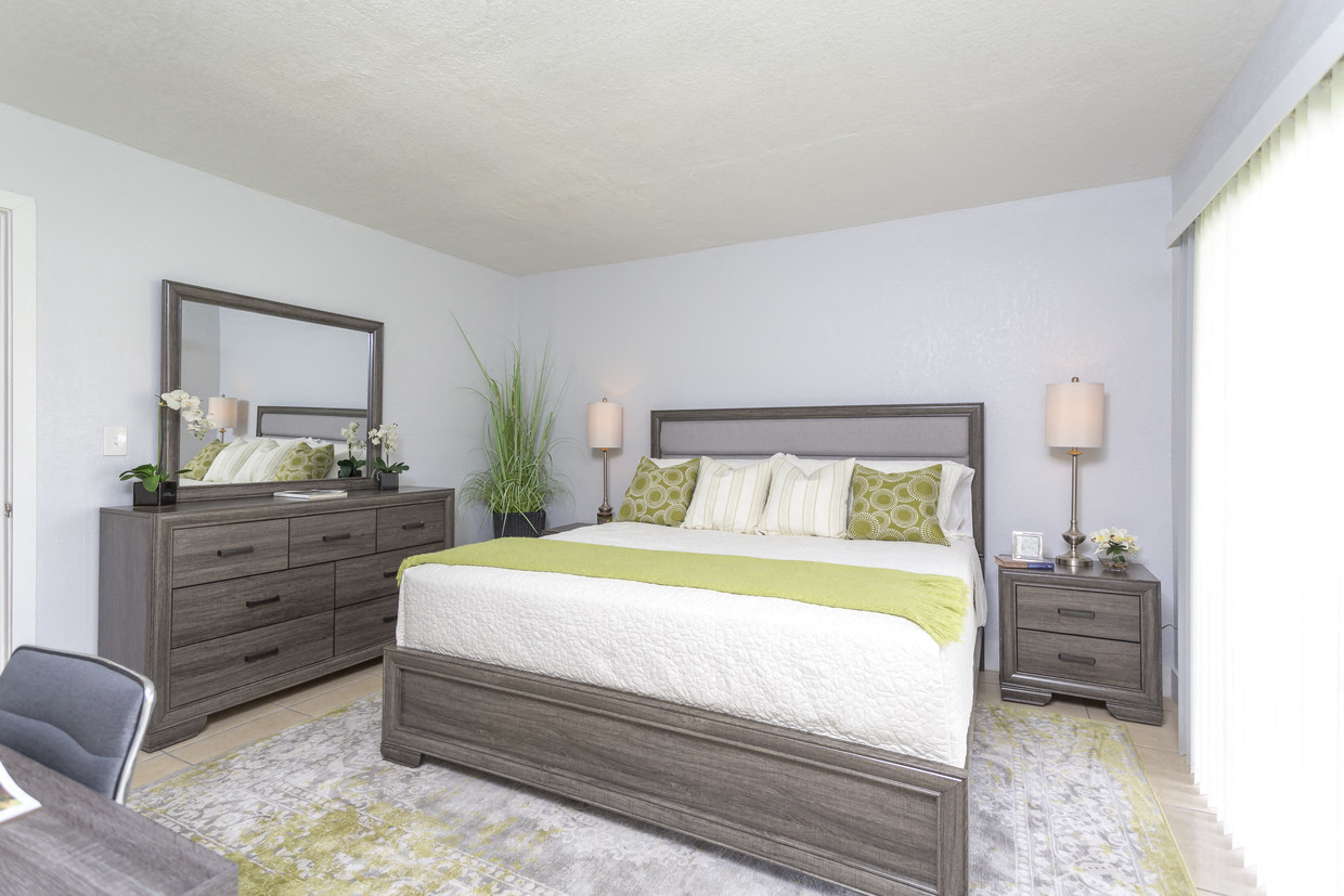 Crystal Lake Apartments 2545 Nw 207 Street Miami Gardens Fl